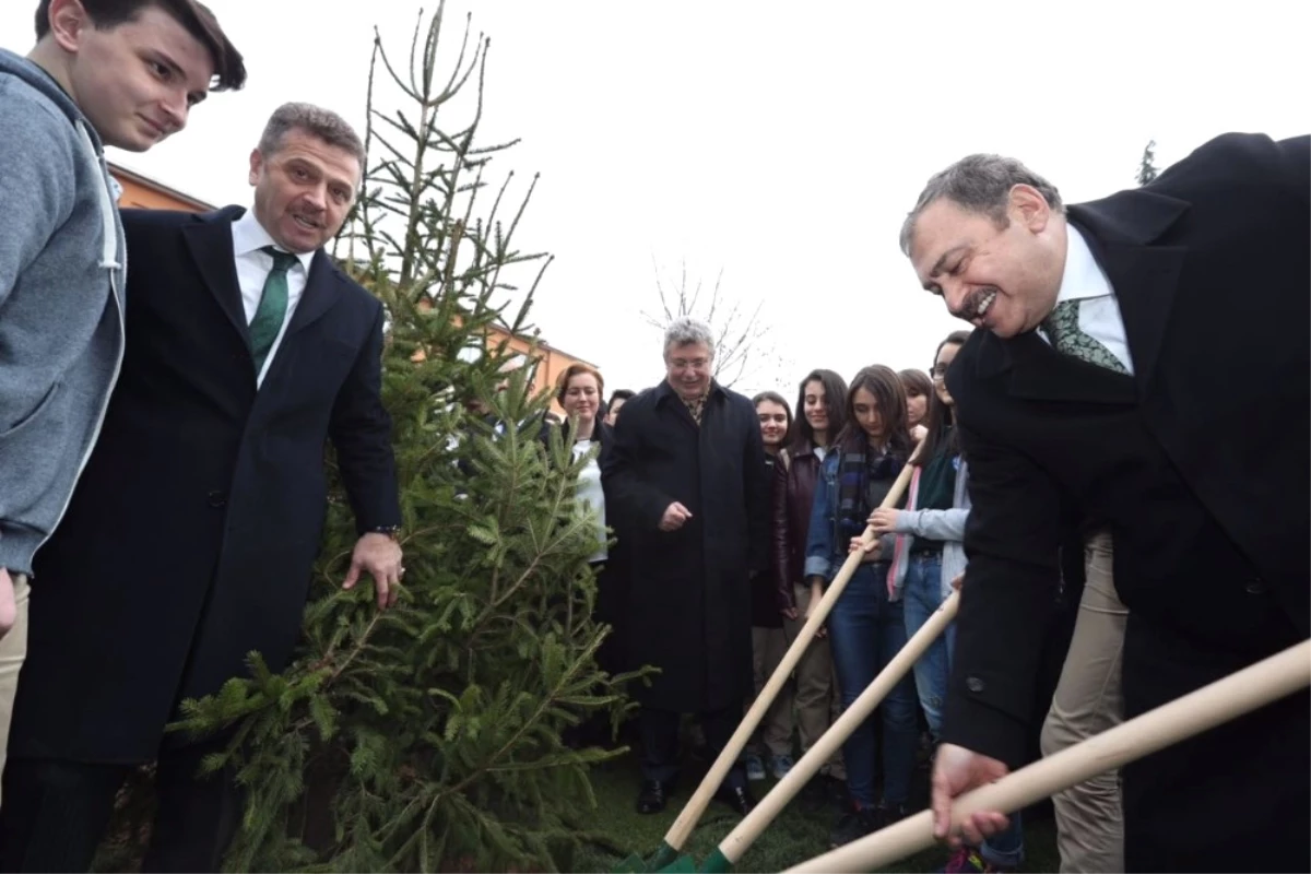 Bakan Eroğlu Gaziosmanpaşa\'yı Ağaçlandırma Sözü Verdi