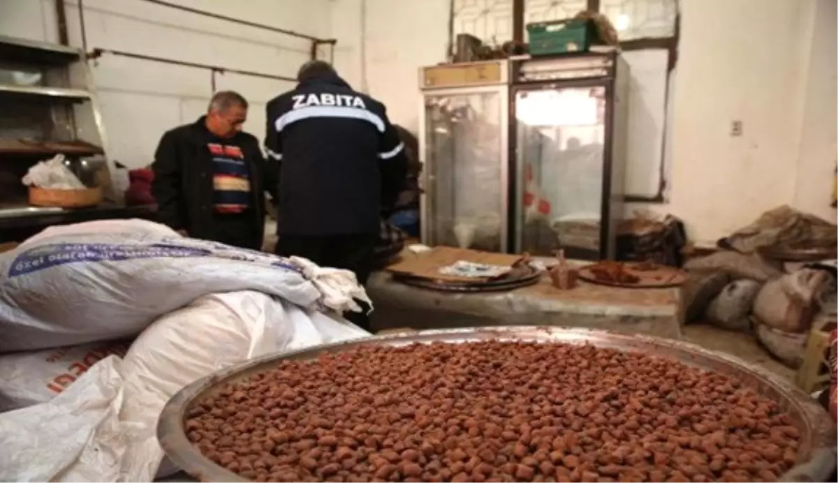 Buca\'da 3 Ton Kuruyemiş İmha Edidi