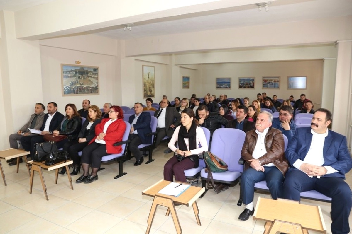 Burhaniye\'de Eğitimin Sorunları Masaya Yatırıldı