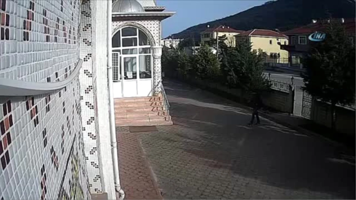 Cami Hırsızı Kamerada