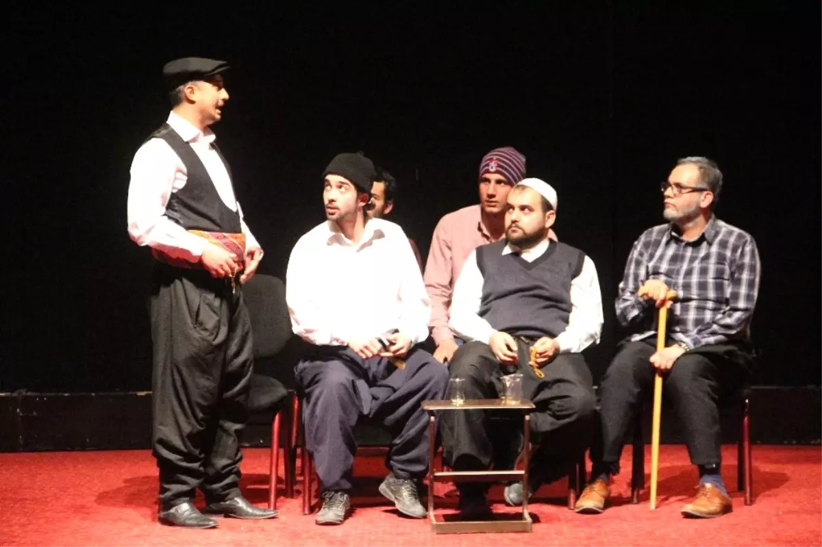 Elazığ\'da \'Göç\' Adlı Tiyatro Oyunu Sahnelendi