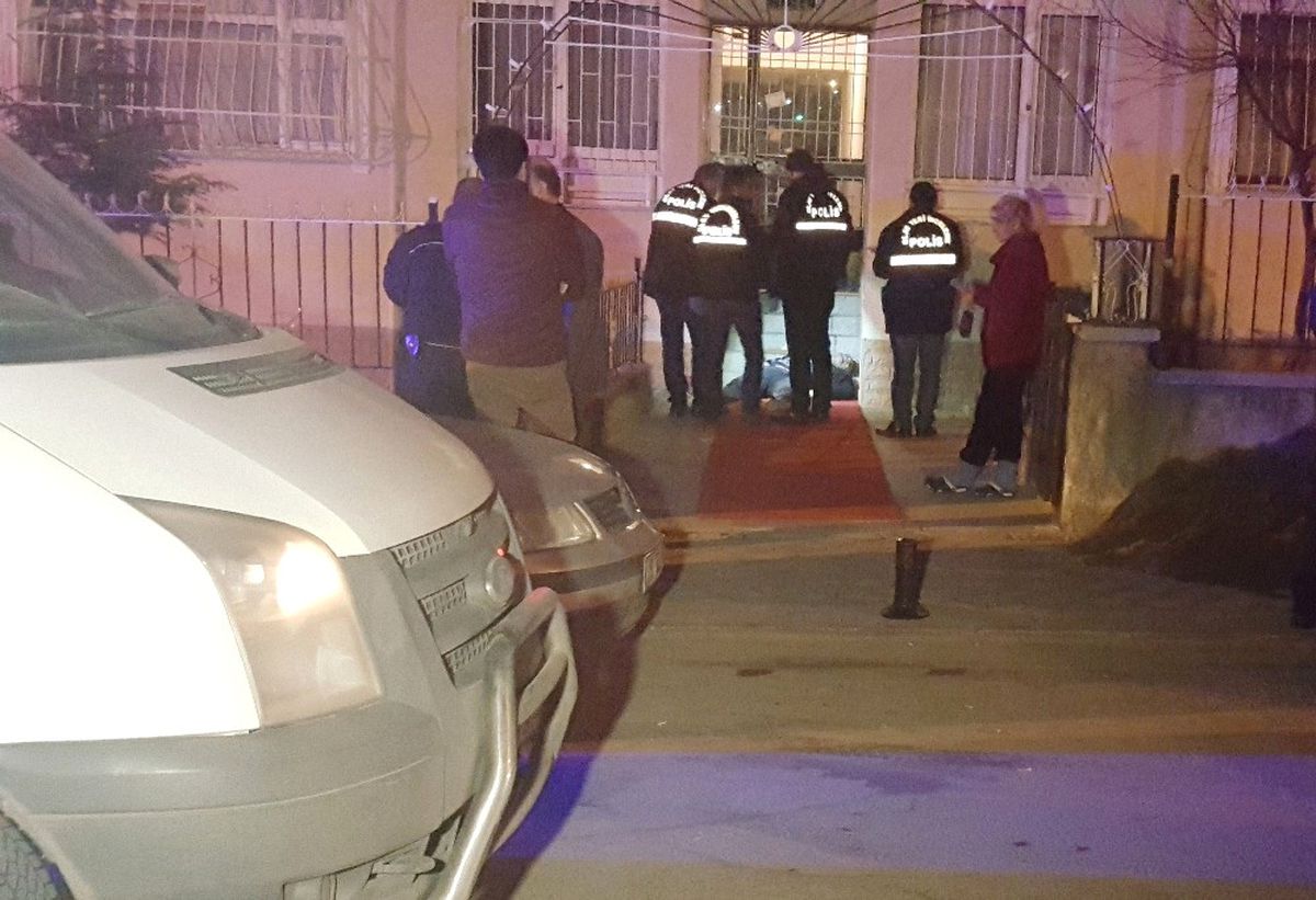 Evinin Önünde Saldırıya Uğrayan Astsubay Hayatını Kaybetti