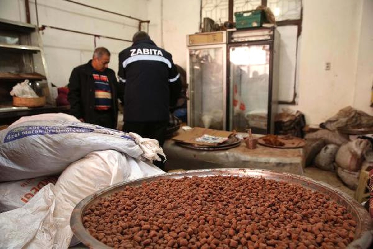 Fare ve Böceklerin Gezdiği Ürünleri \'Organik\' Diye Satıyorlarmış
