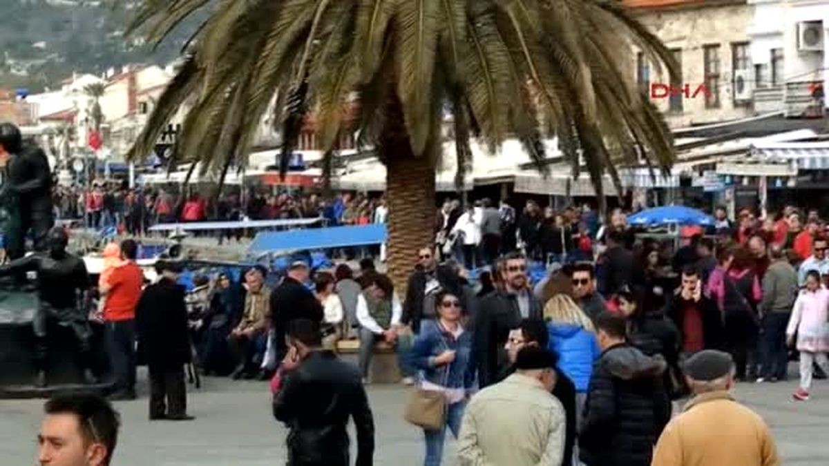 Foça\'da Kış Ortasında Yaz Sezonunu Yaşadı