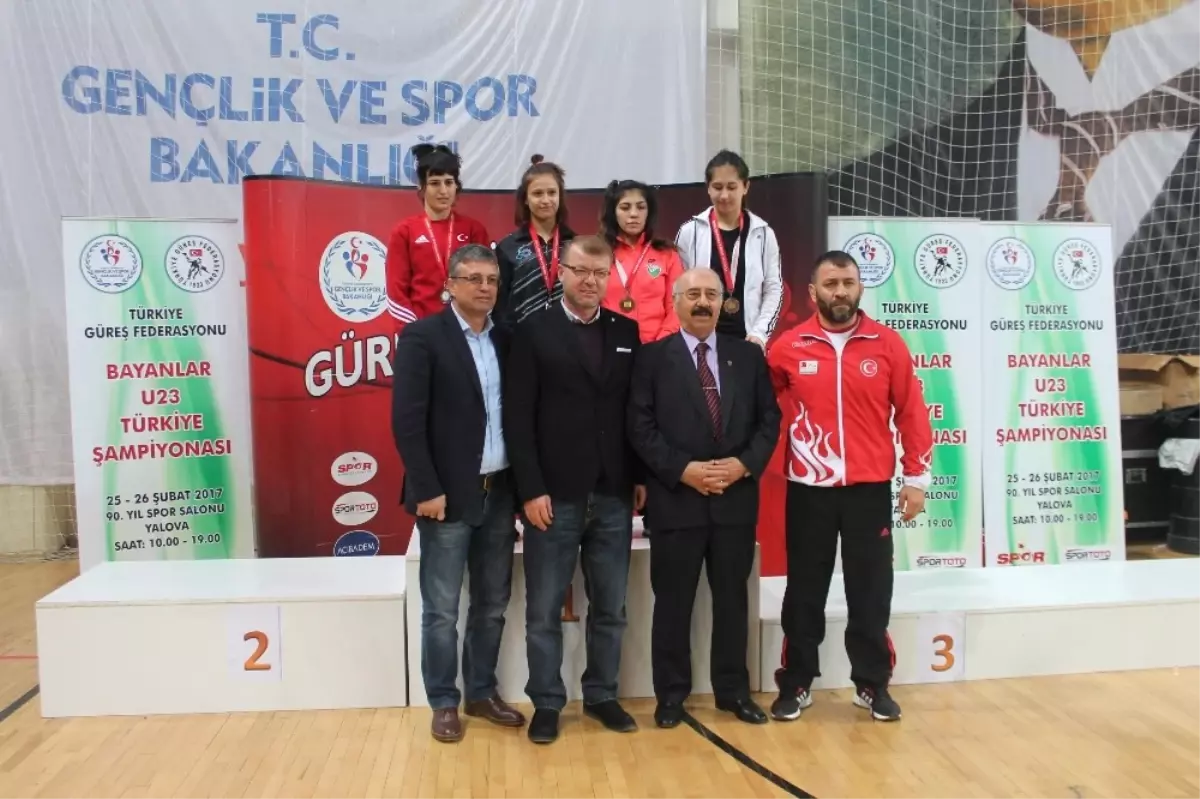 Güreşte Yalova\'da U23 Rüzgarı Esti