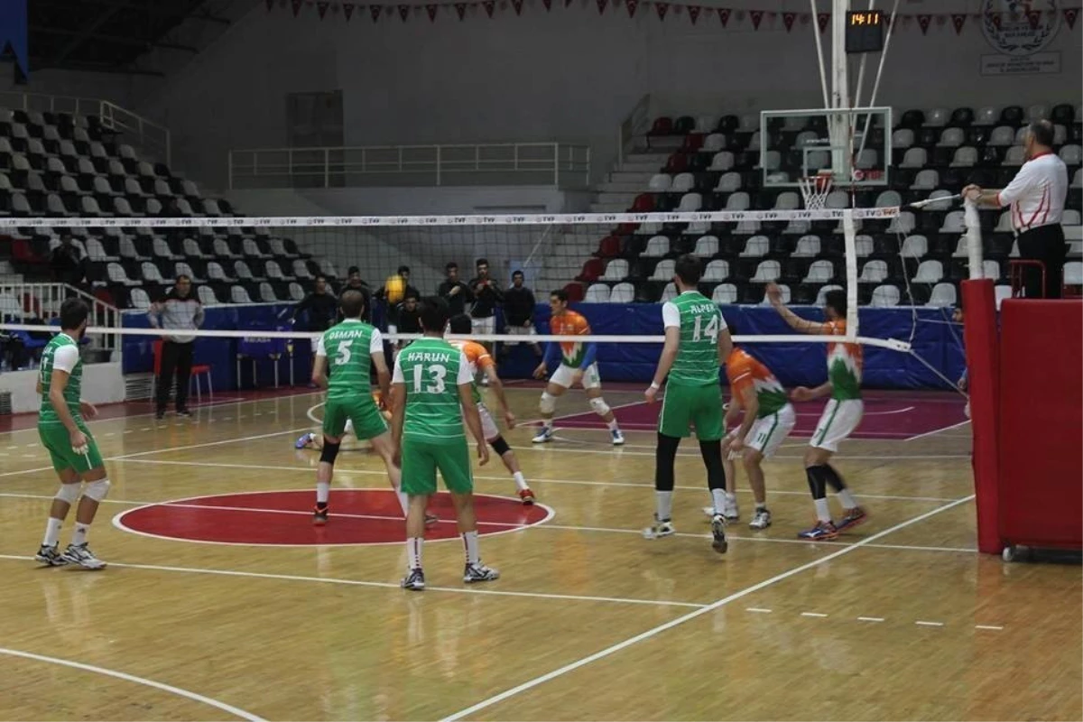 Malatya Büyükşehir Belediyespor Voleybol Takımı Sahasında Eserspor\'a Yenildi