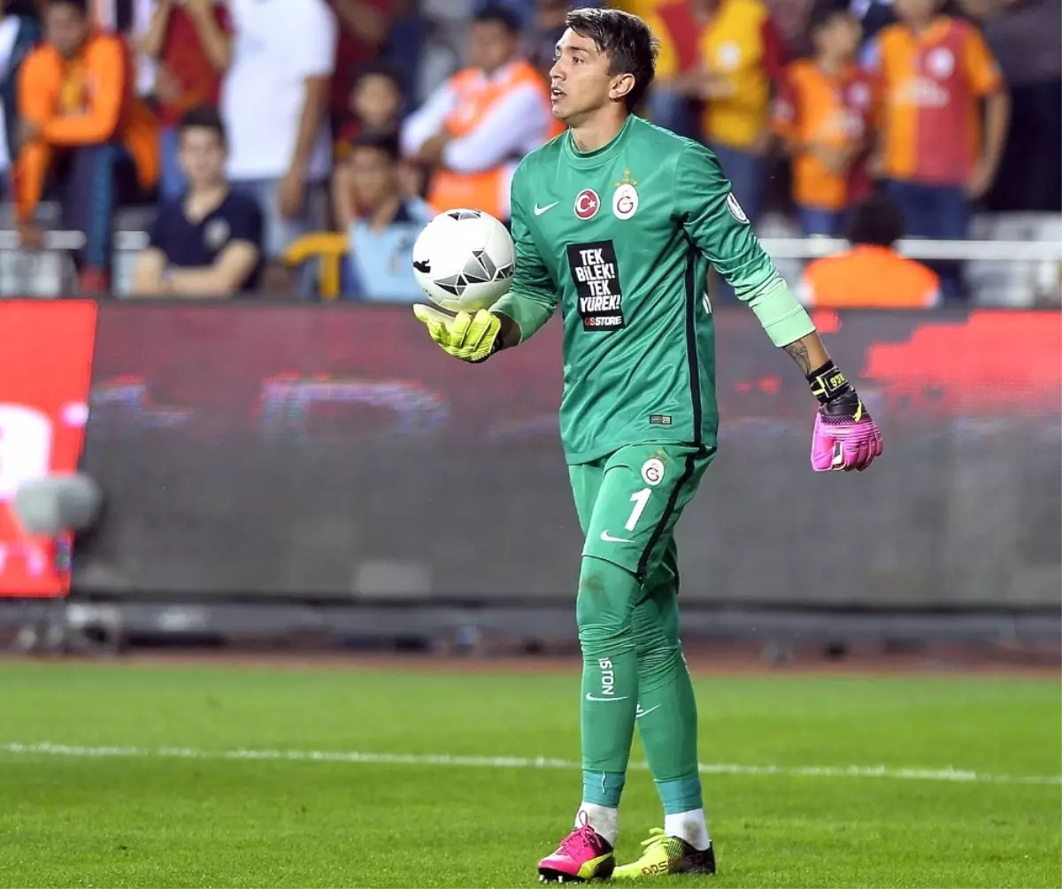 Muslera Rekor Için Sahaya