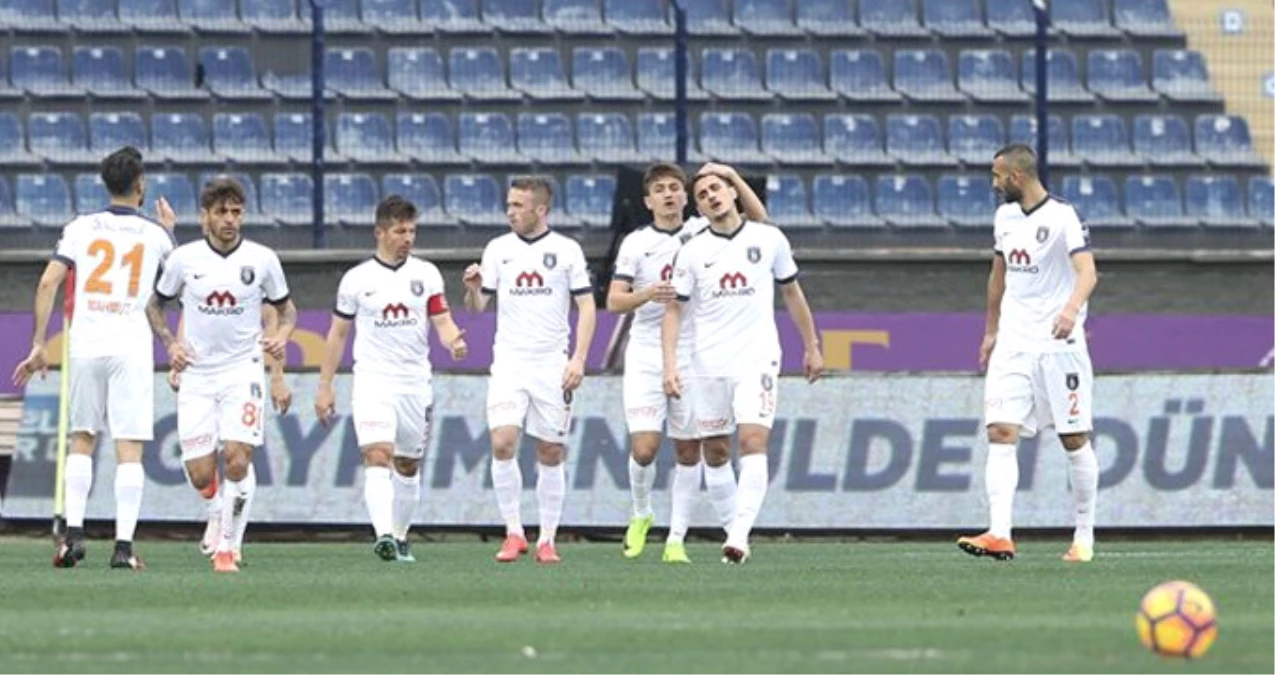 Süper Lig\'de Medipol Başakşehir Deplasmanda Osmanlıspor\'u 1-0 Yendi