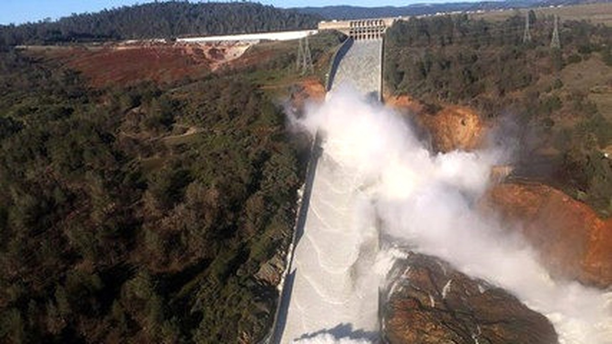 ABD\'nin En Yüksek Barajı Yıkılabilir, Tahliyeler Başladı