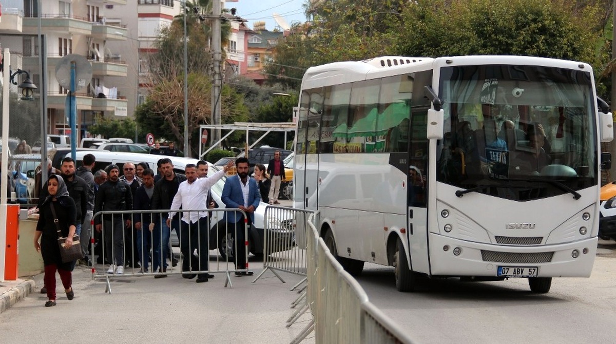 Antalya\'da 41 Fetö Şüphelisi Adliyeye Sevk Edildi