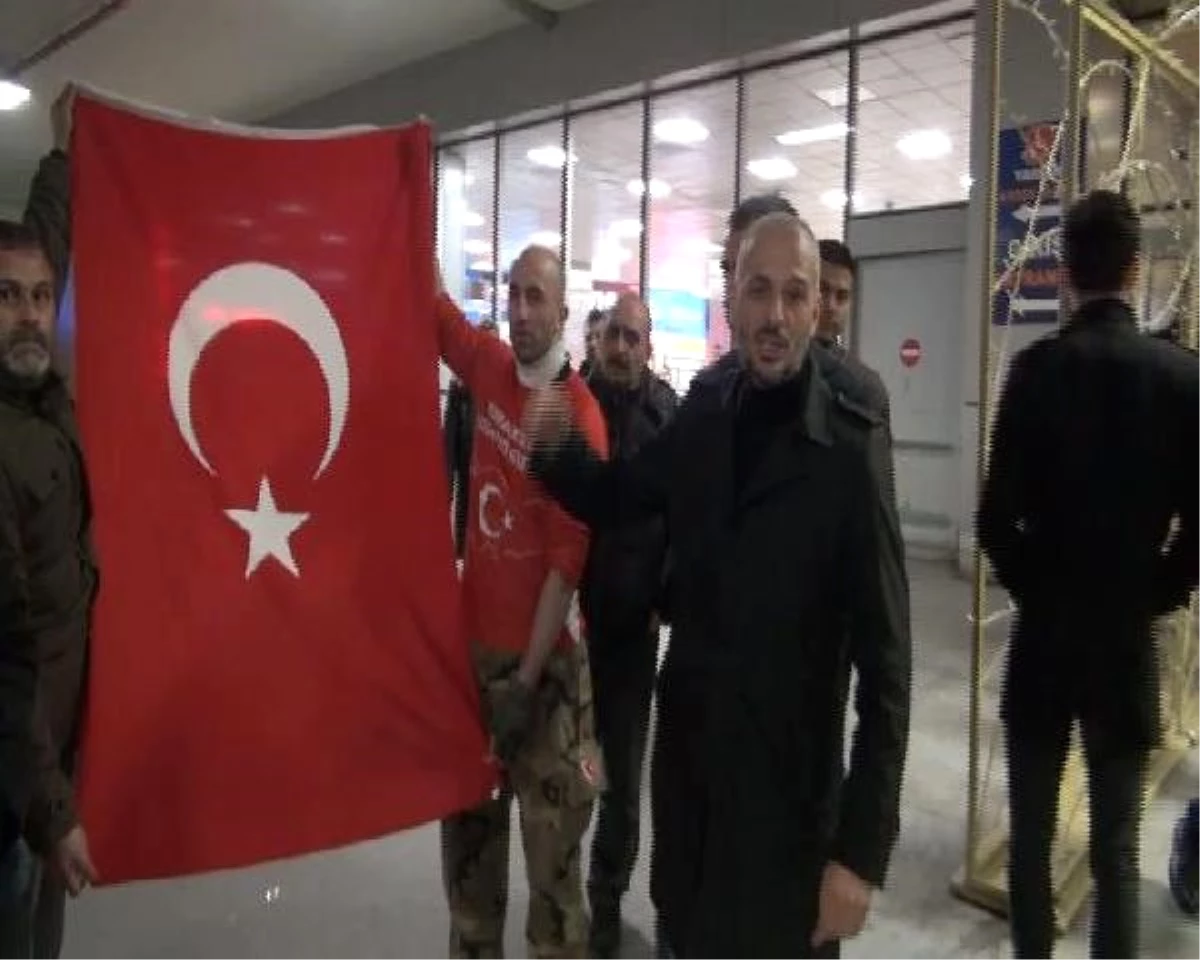 Atatürk Havalimanı\'nda Kürt Bölgesel Bayrağı Eylemi