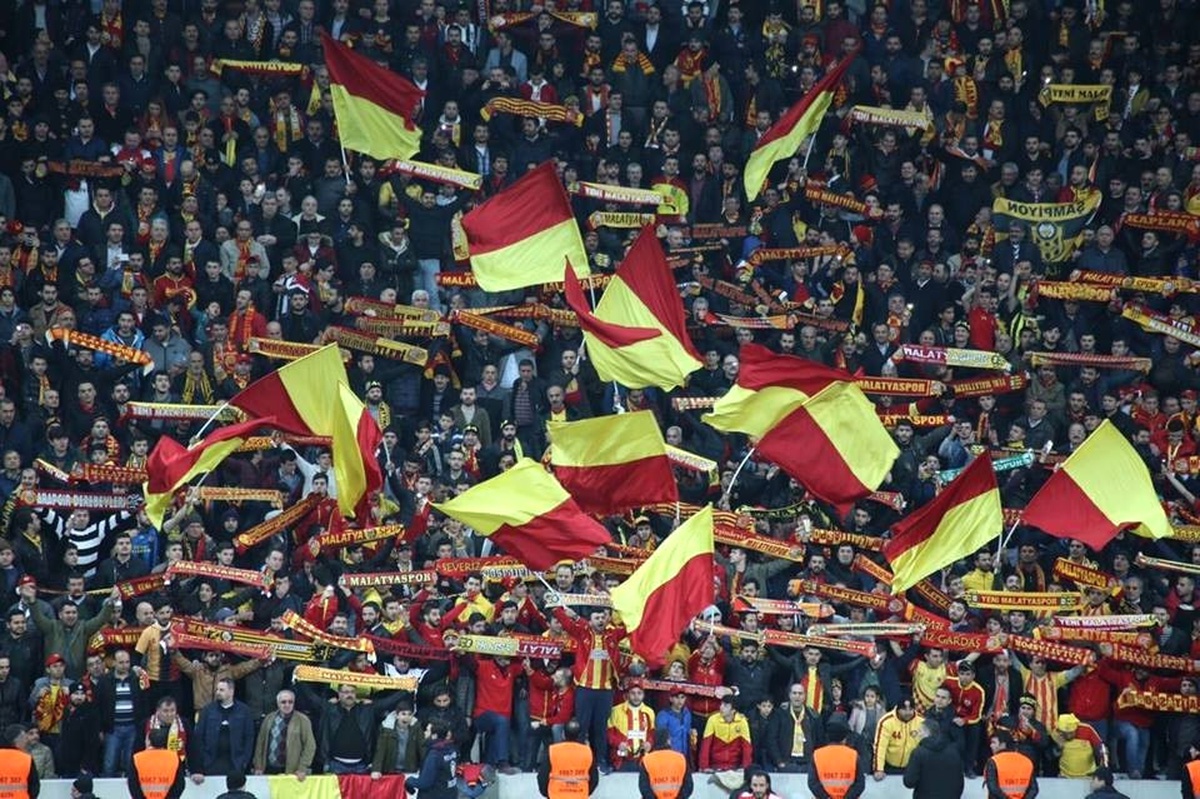 Bakan Tüfenkci, Evkur Yeni Malatyaspor\'un Ataklarında Büyük Heyecan Yaşadı