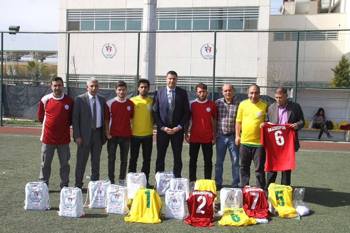 Basınspor\'a Malzeme Yardımı