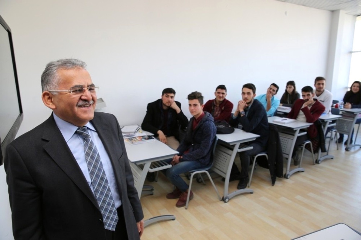 Başkan Büyükkılıç Tınaztepe Sosyal ve Spor Tesislerinde