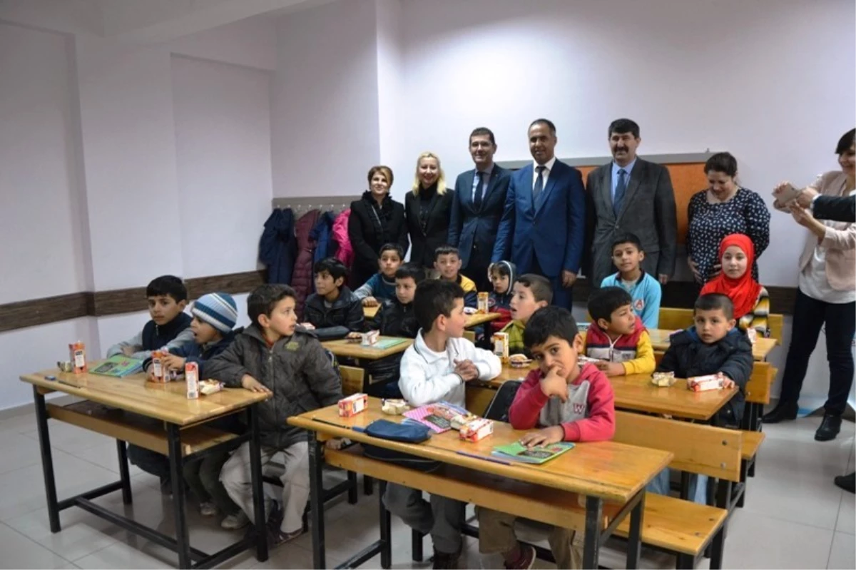 Biga\'da Suriyeli Çocuklar İçin Sınıf Açıldı