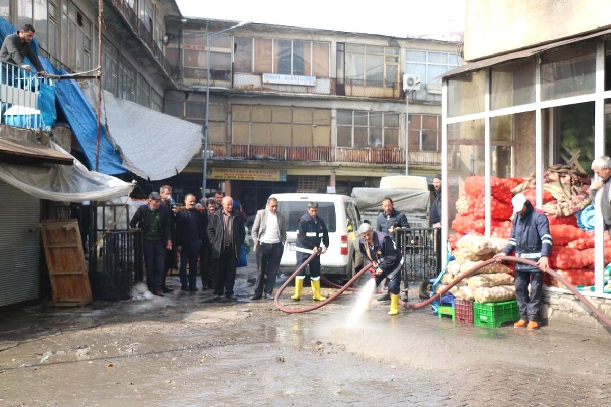 Bitlis\'te Cadde ve Sokaklar Yıkandı