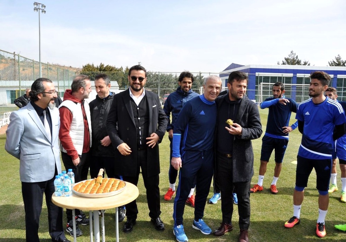 Bülent Uygun\'dan Eski Takım Arkadaşı Oğuz Çetin\'e Ziyaret