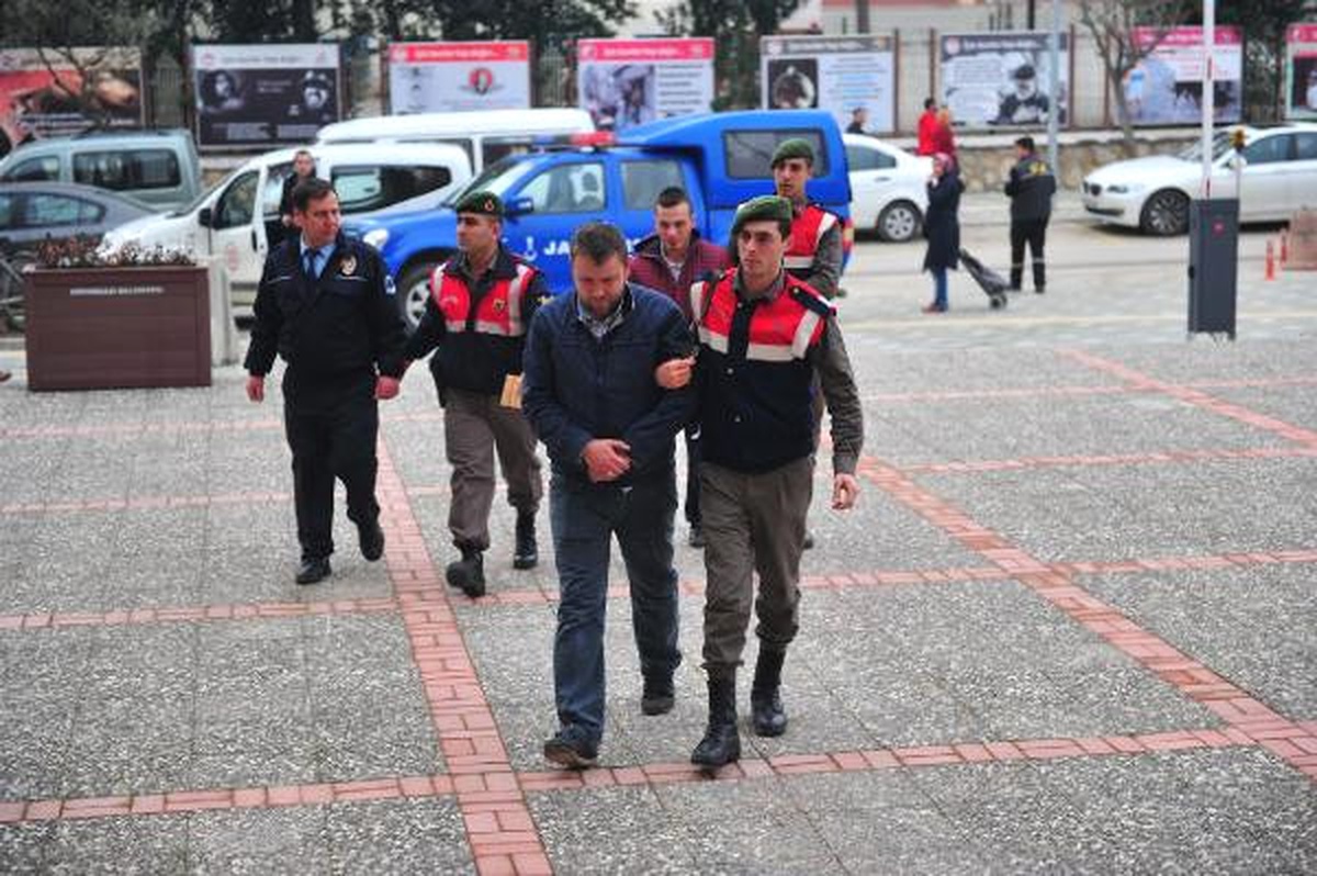 Bursaspor\'a Saldırıyla İlgili 6 Şüpheli Adliyeye Sevk Edildi