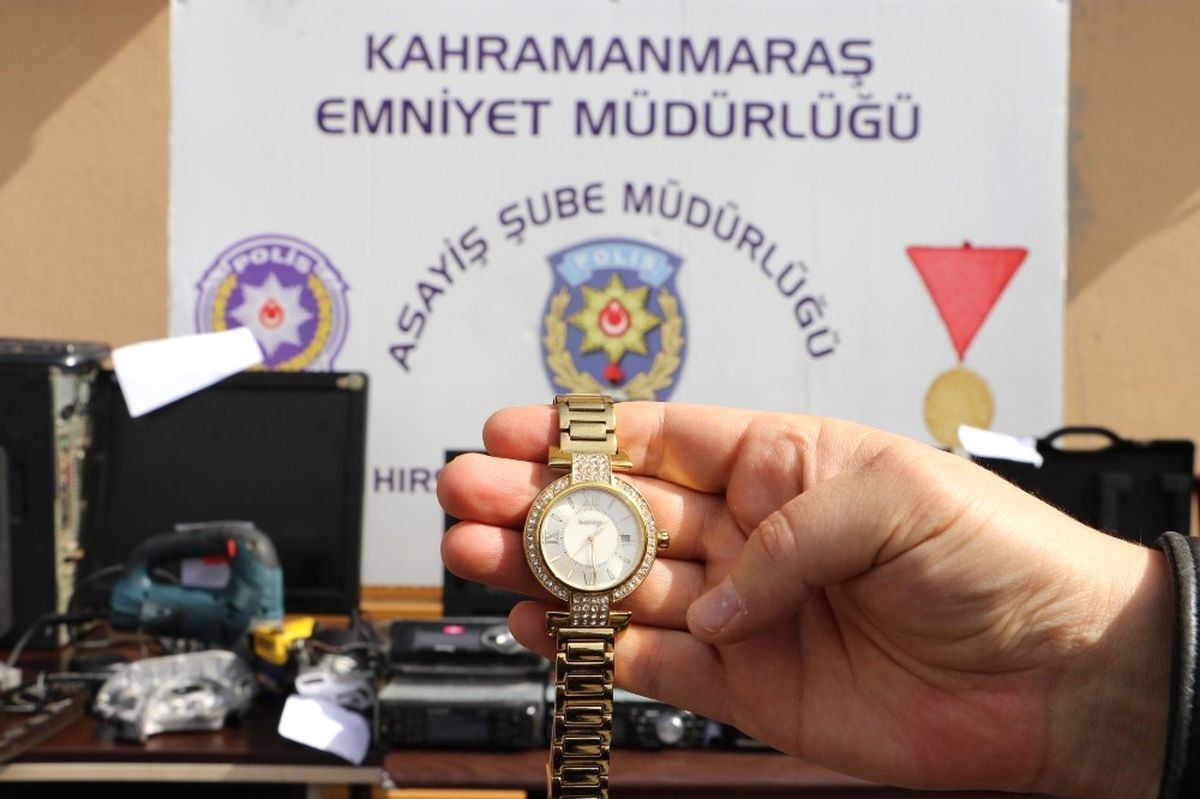 Çaldıkları Malzemeleri Akrabalarına Hediye Etmişler