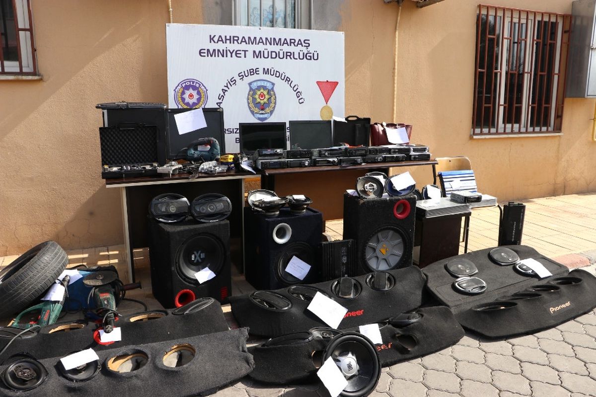 Çaldıkları Malzemeleri Akrabalarına Hediye Etmişler