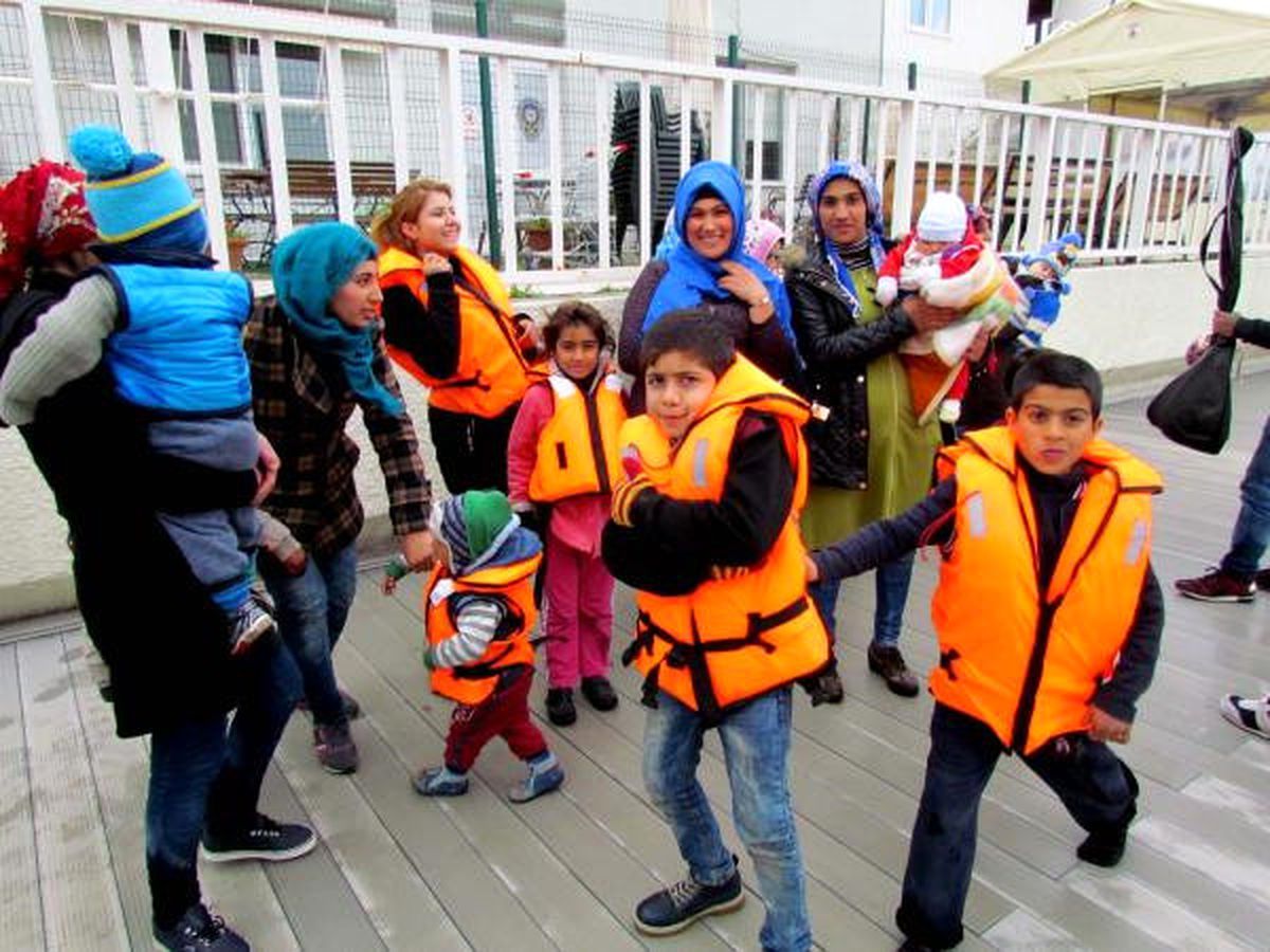 Çeşme ve Dikili\'de 94 Mülteci Yakalandı