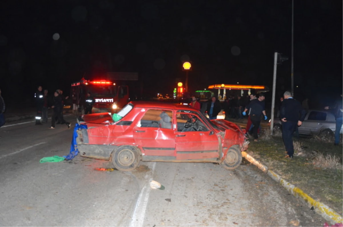 Edirne\'de İki Otomobil Çarpıştı: 1 Ölü, 5 Yaralı