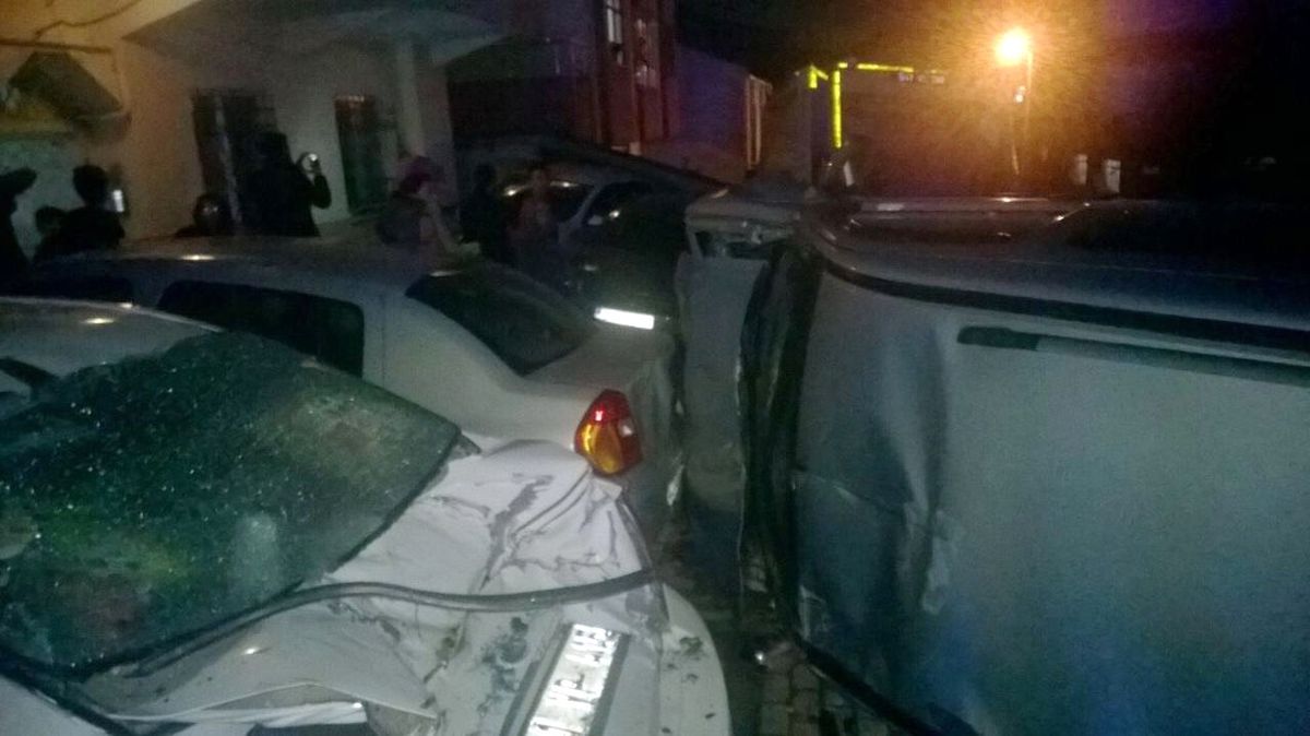 Freni Boşalan Çöp Kamyonu, Araçlara Çarptı