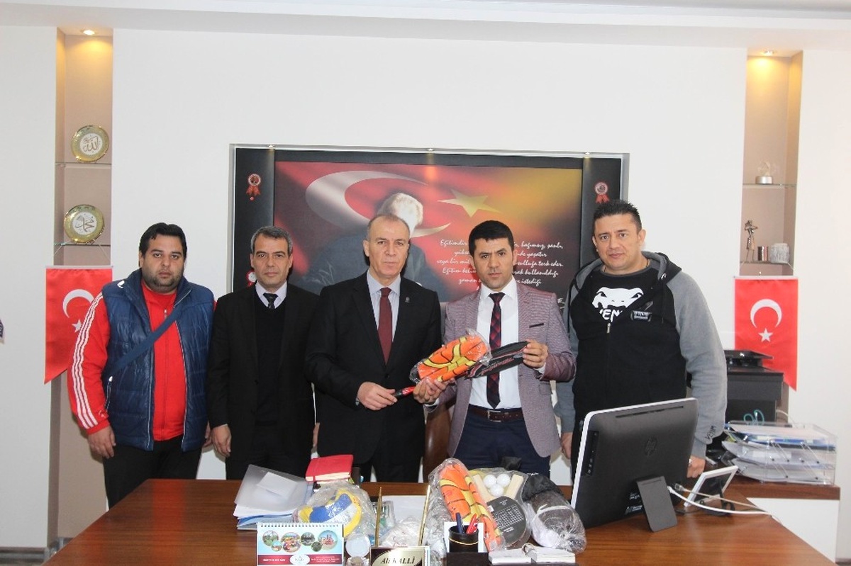 Gençlik Hizmetleri ve Spor\'dan Malzeme Desteği