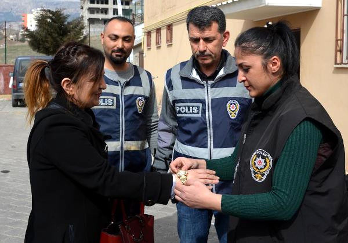 Hırsızlık Şüphelisi Çaldığı Saati Ablasına Hediye Etmiş