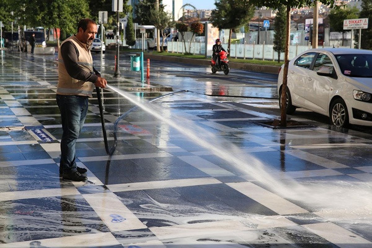 Ilgın\'da Cade ve Kaldırımlarda Bahar Temizliği