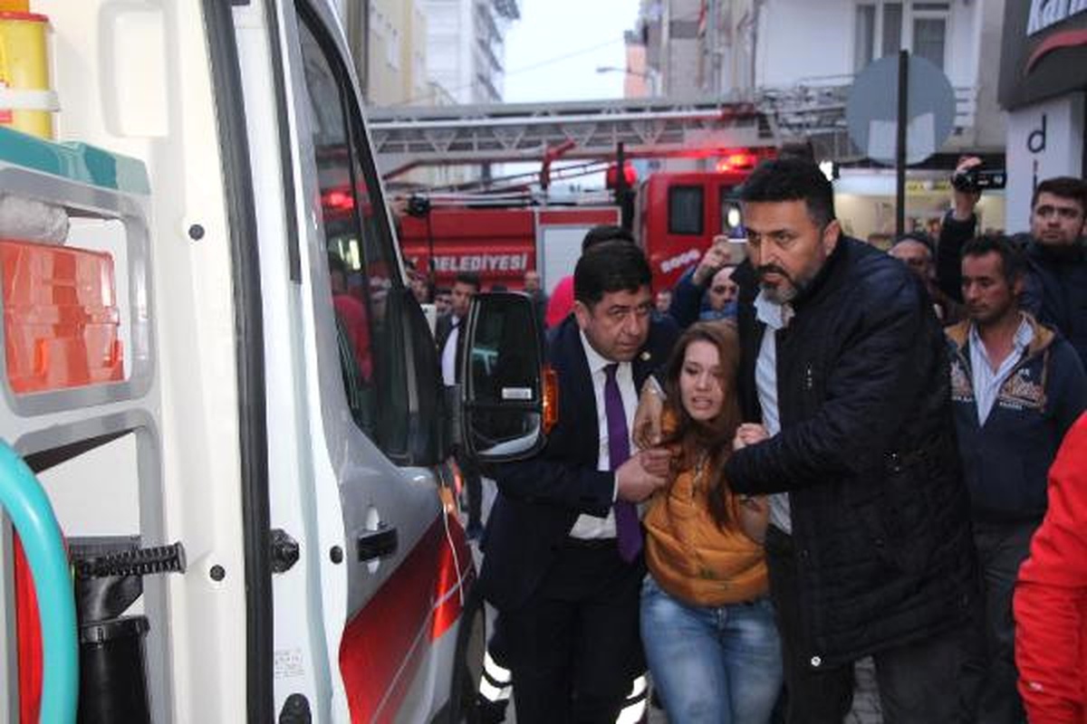 İntihara Kalkışan Genç Kızı CHP\'li Vekil İkna Etmeye Çalıştı