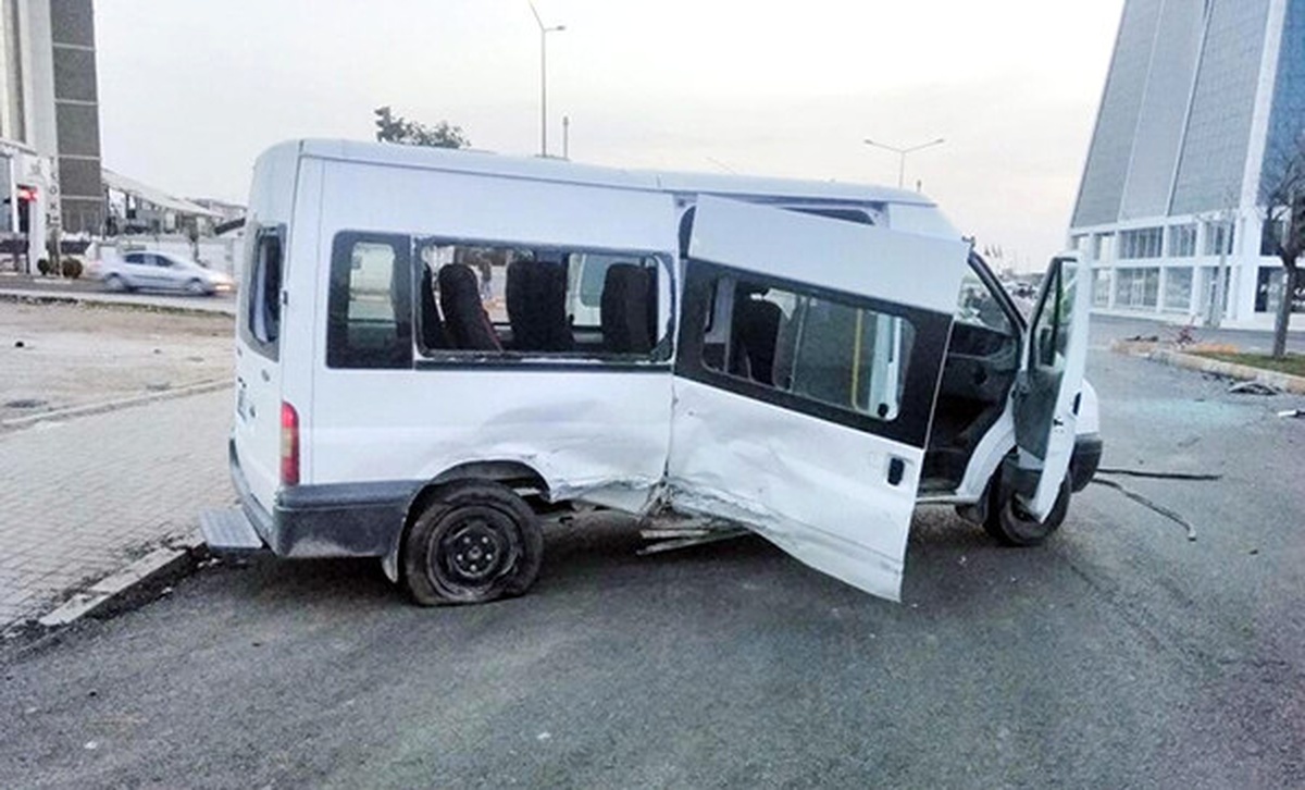 İşçi Servisi ile Otomobil Çarpıştı: 1 Ölü, 5 Yaralı