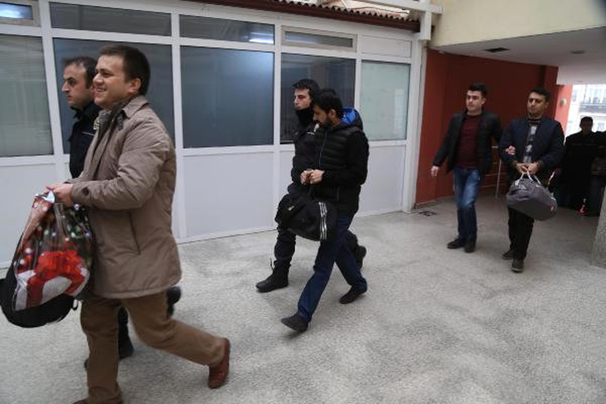 Kocaeli\'de Fetö Suçlamasıyla 9 Öğretmen Adliyeye Sevk Edildi