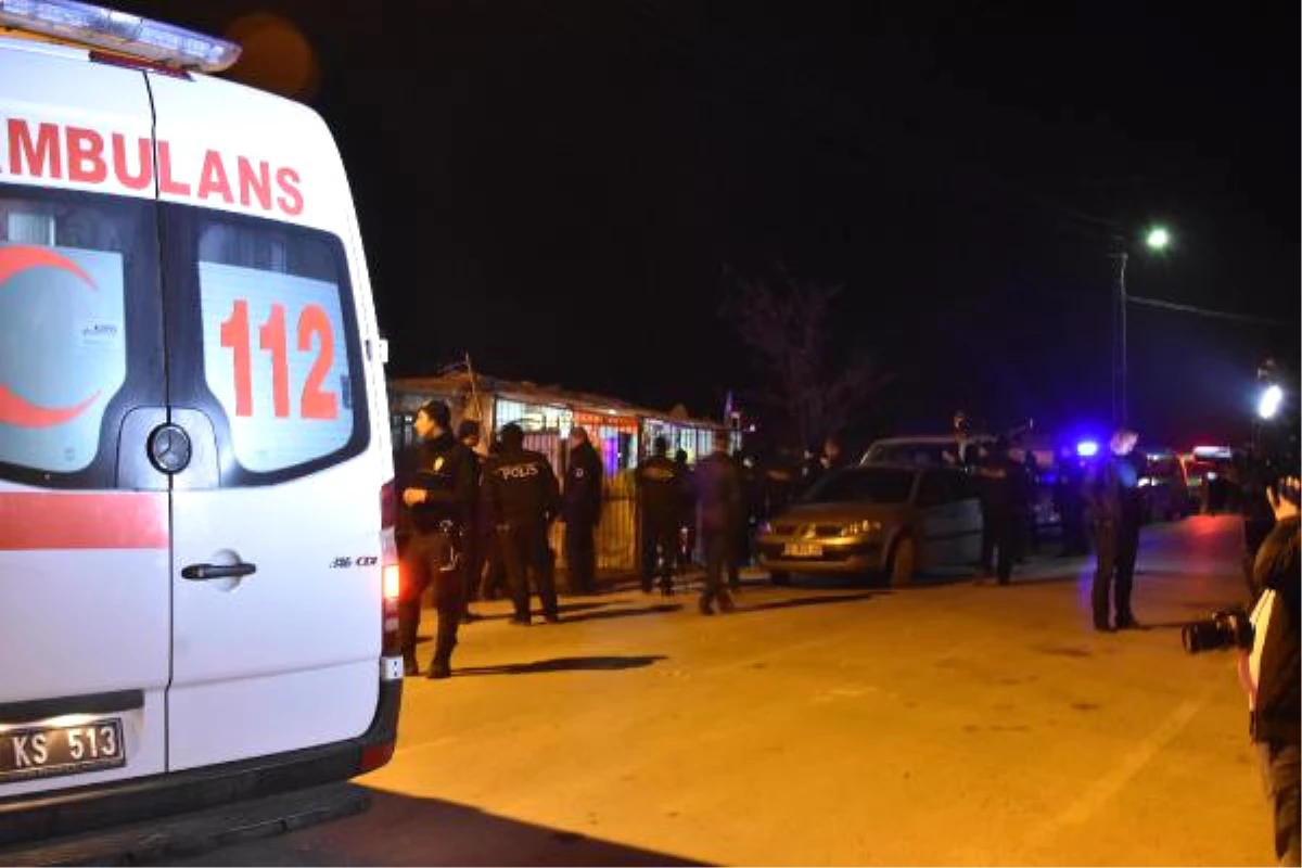 Konya\'da İki Gurup Arasında Bıçaklı Kavga: 1 Ölü 1\'i Polis 4 Yaralı