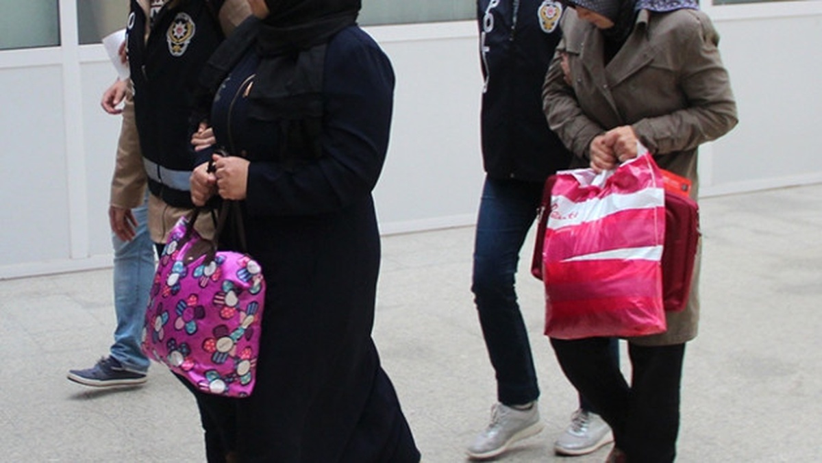 Kütahya\'da Fetö\'nün Kadın Yapılanmasına Operasyon