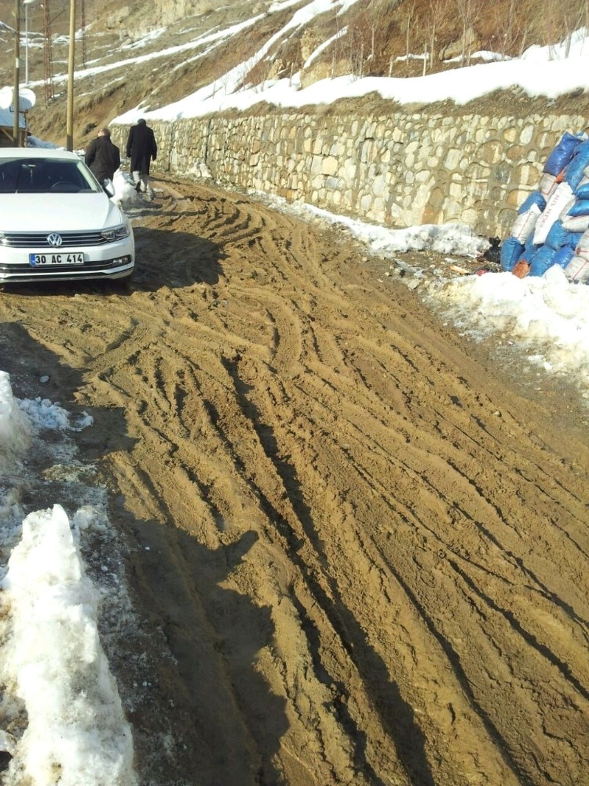 Mahalle Halkı, Yollarının Onarılmasını İstiyor
