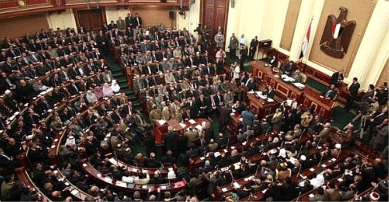 Mısır\'da Milletvekiline Parlamentodan İhraç