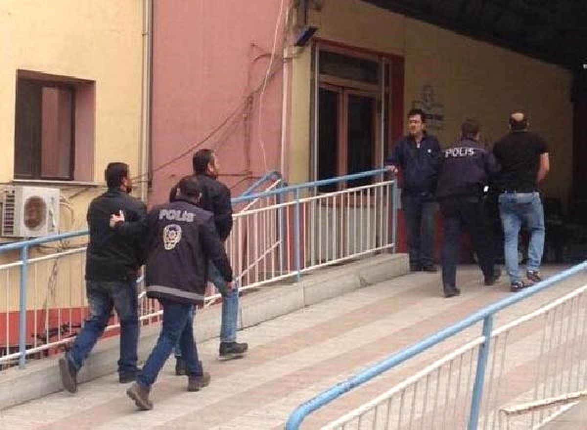 Ödemiş\'te Gasp Şüphelisi Üç Kardeşe Gözaltı