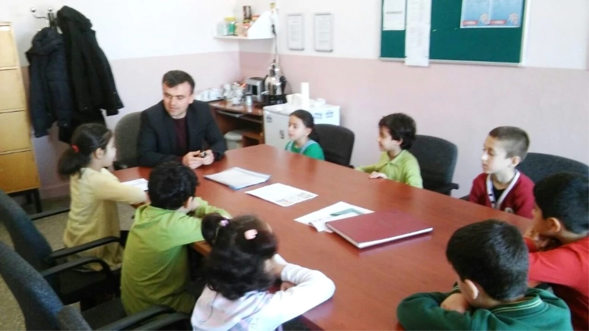 Okul Müdürü, Okul Meclis Başkanı ve Sınıf Temsilcileri ile Görüştü