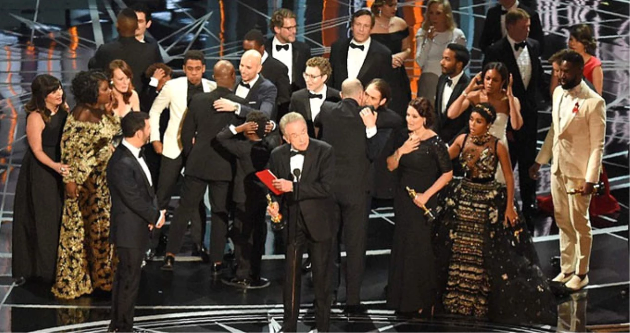 Oscar\'da Büyük Skandal! En İyi Film Ödülü Yanlış Açıklandı