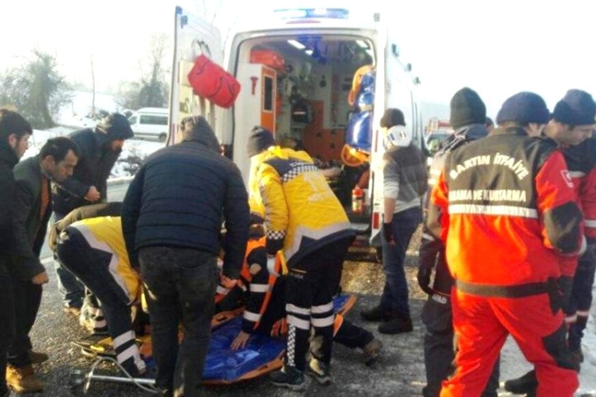 Otomobil 300 Metrelik Uçuruma Yuvarlandı: 1 Ağır Yaralı