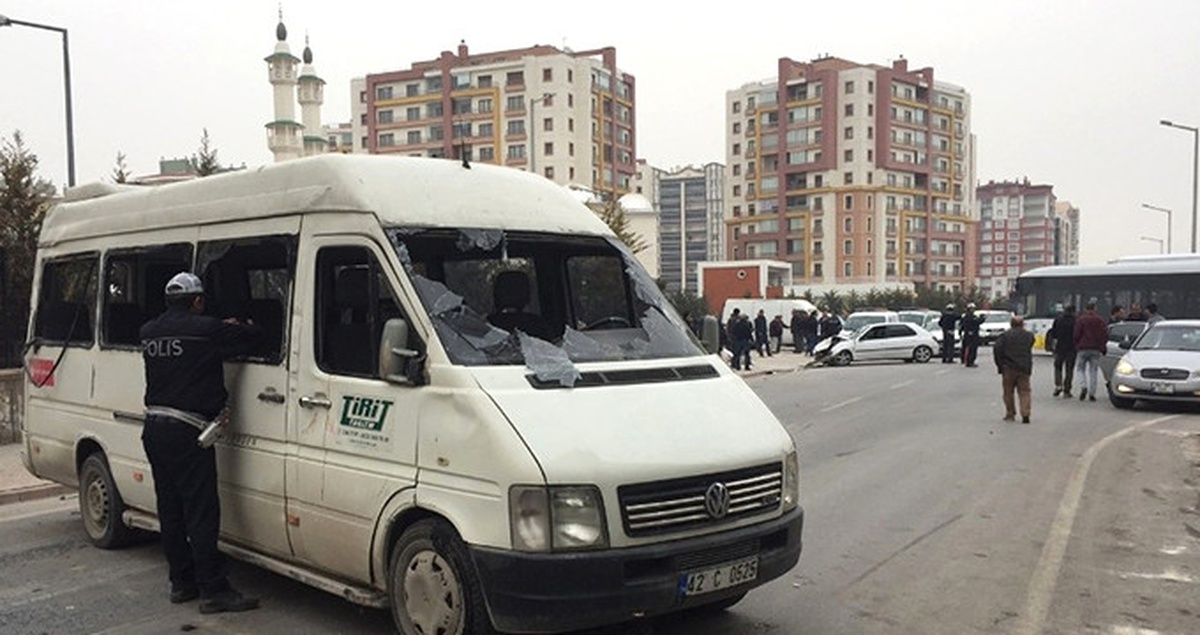 Otomobil Öğrenci Servisi ile Çarpıştı: 15 Yaralı