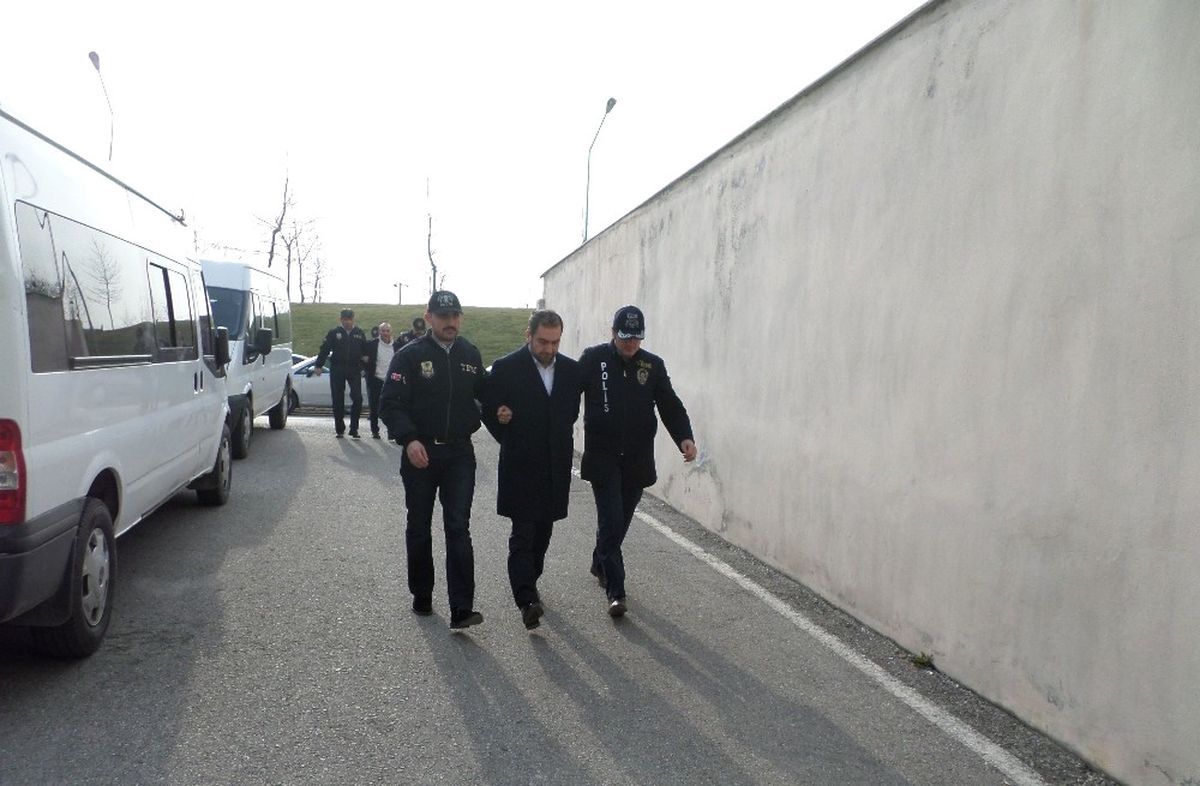 Paralel Yapı Deşifre\' Hesabıyla İlgili 3 Kişi Adliyeye Sevk Edildi