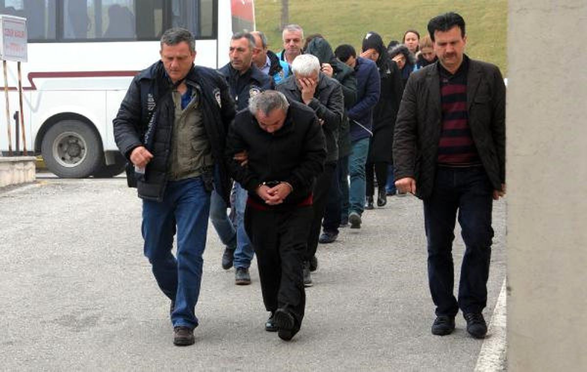 Sakarya\'da Fetö Soruşturmasında 2\'si Müftü 20 Kişi Adliyeye Sevk Edildi