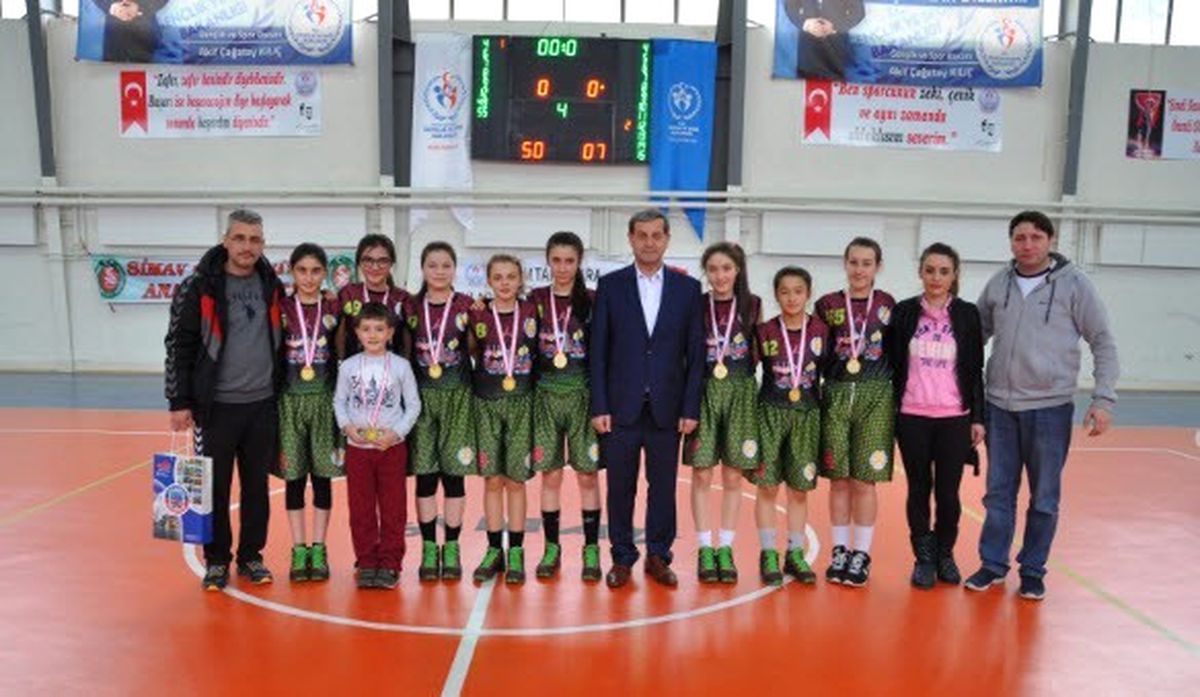 Simav\'da Yapılan Basketbol Şöleni Sona Erdi