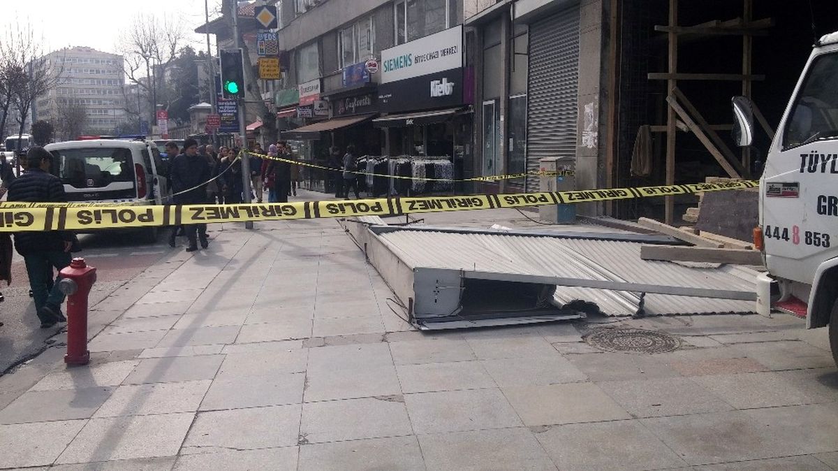 Şişli\'de Kilolarca Ağırlığındaki Kepenk Devrildi: 1 Yaralı