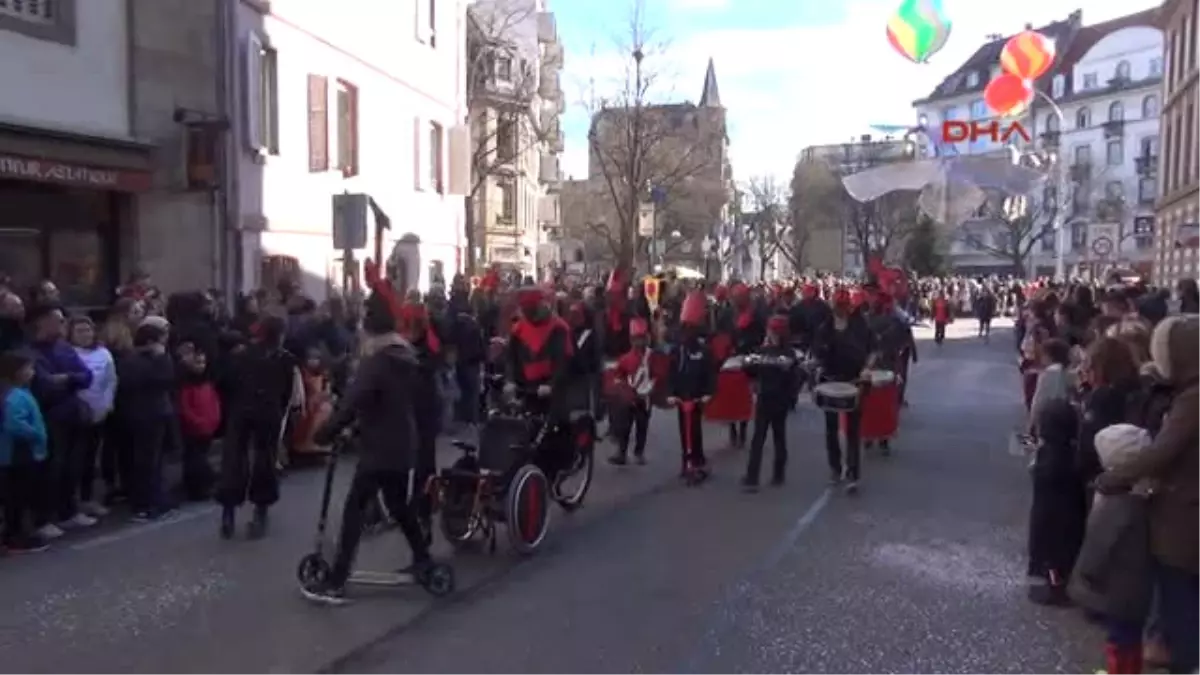 Strasbourg Karnavalı Izleyenleri Coşturdu