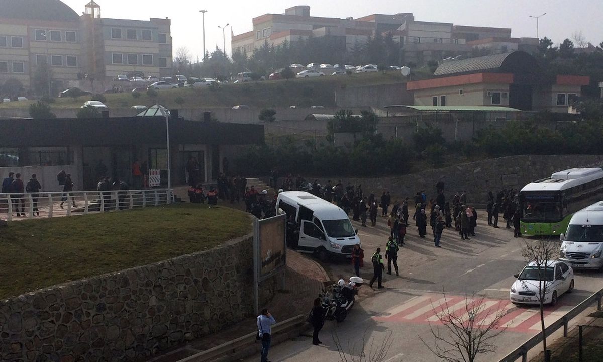 Üniversitede Tehlikeli Gerginlik: 60 Gözaltı