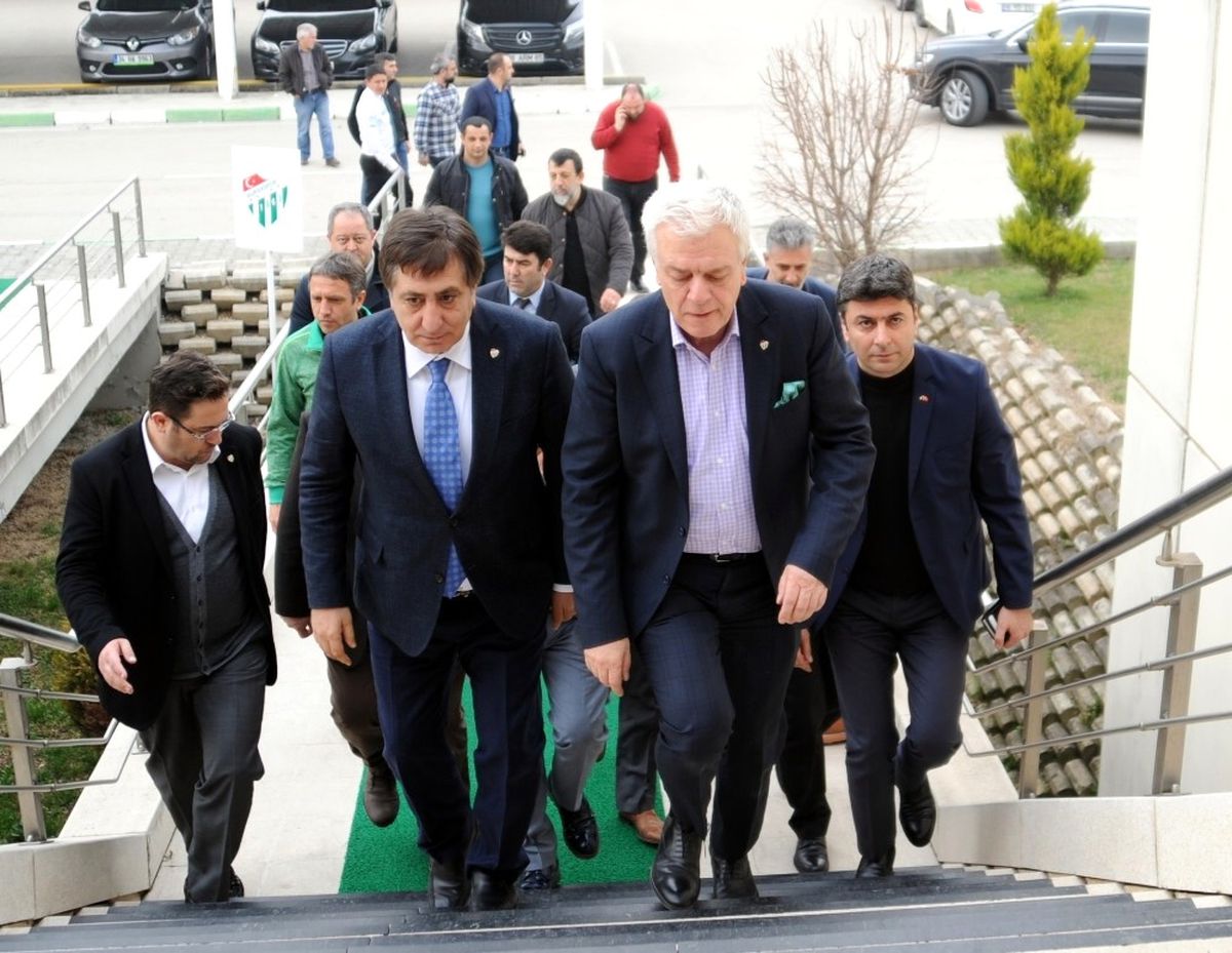 Vali, Belediye Başkanı ve Emniyet Müdüründen Bursaspor\'a Ziyaret