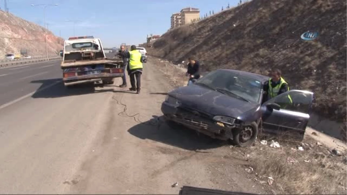 Yol Ortasında Arıza Yapan Otomobile Kamyon Çarptı: 3 Yaralı